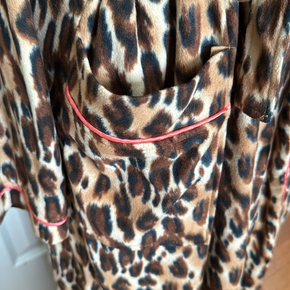 NWOT Hannah Lounge Animal Print Robe - Picture 5 of 11
